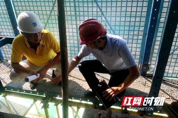 長沙開展附著式升降腳手架施工安全專項檢查 簽發(fā)停工通知書3份，筑牢高空作業(yè)“安全網(wǎng)”